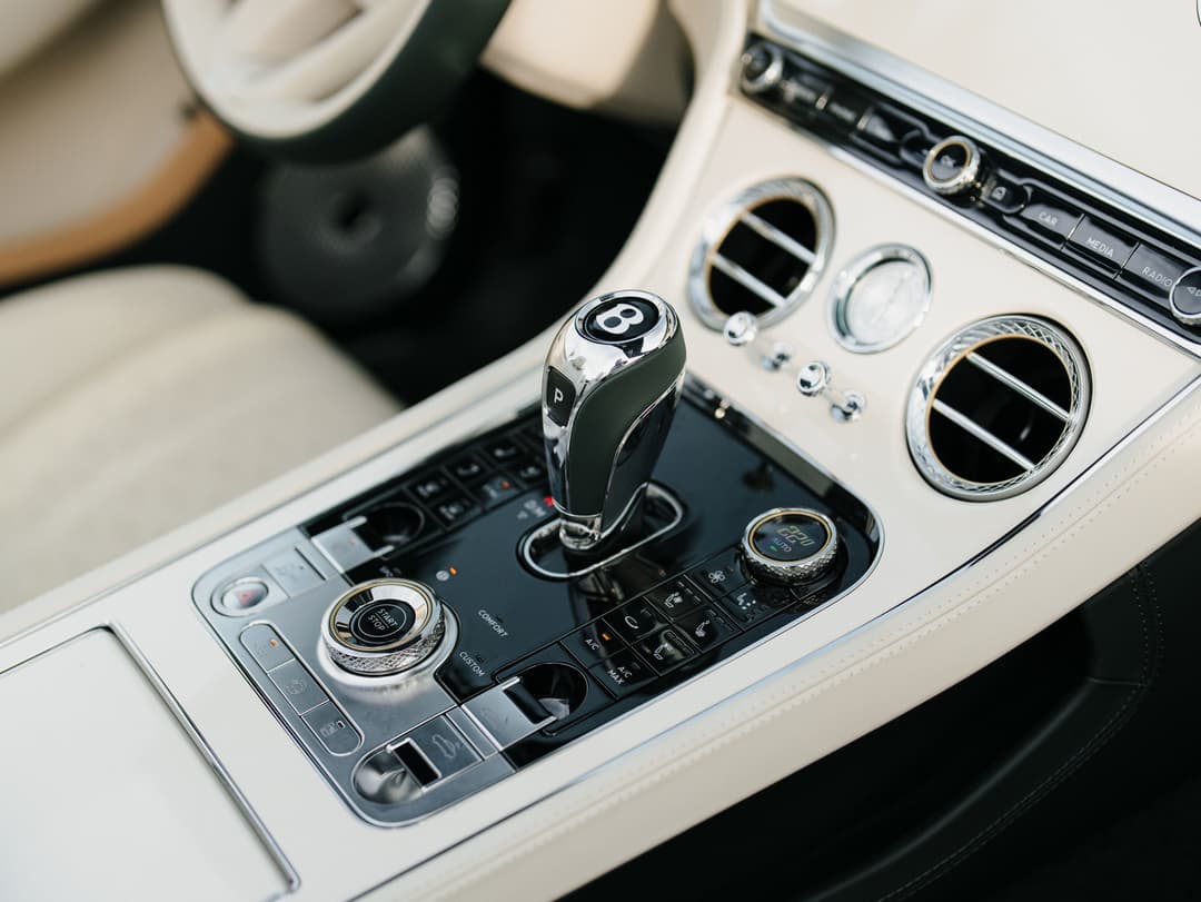 Bentley Continental GTC Speed Mulliner V8 Hybrid