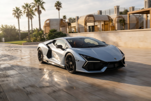 A comprehensive review of the V12 PHEV supercar Lamborghini Revuelto
